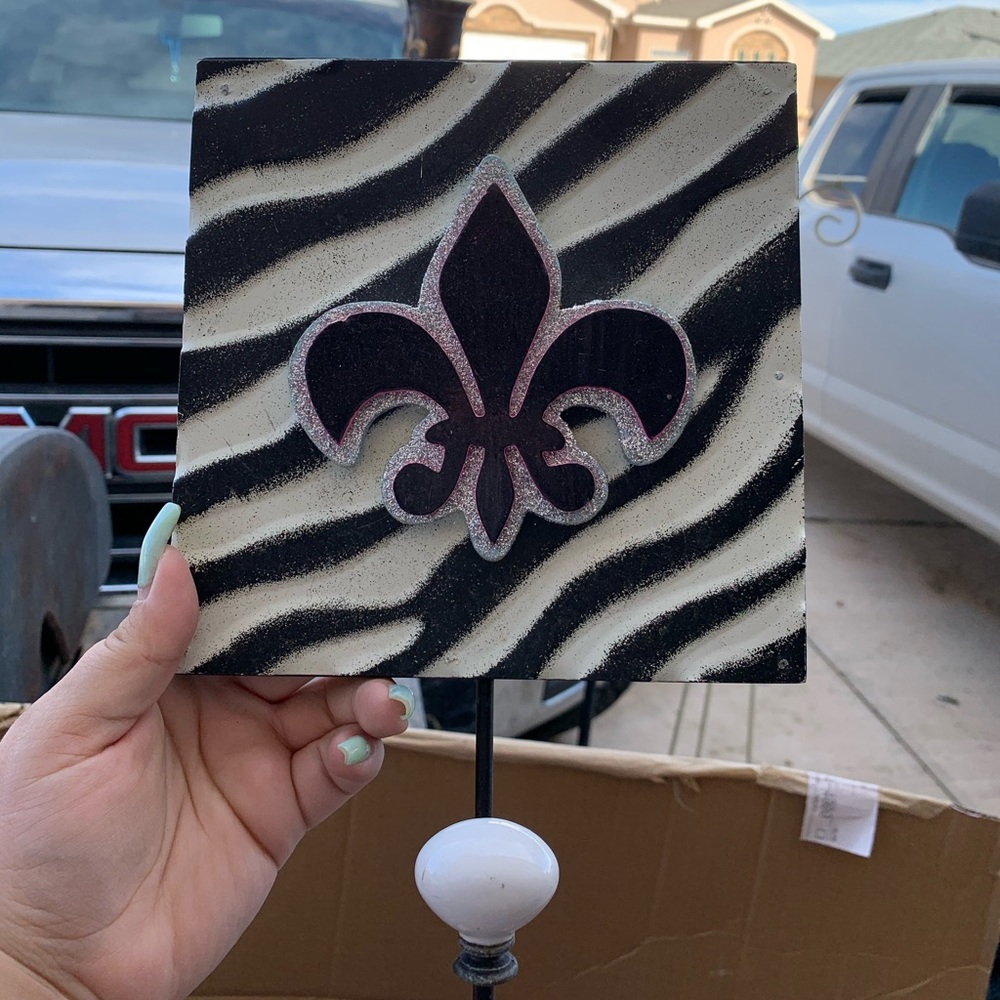 Zebra fleur de lis hook